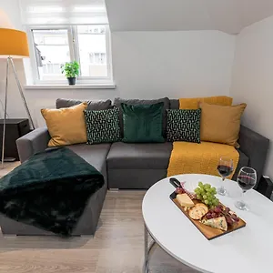 Lorne Park Apartment